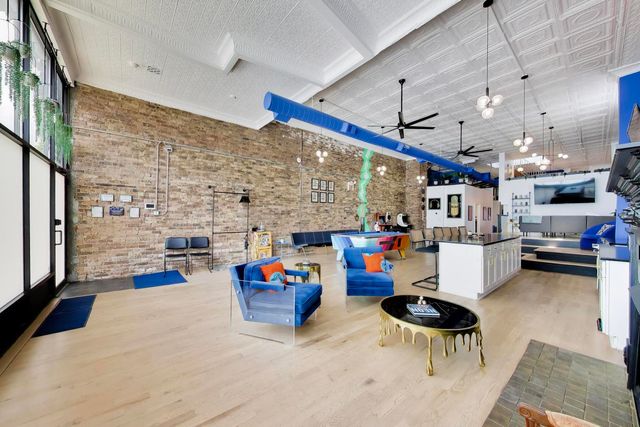 815 N Milwaukee Avenue, Chicago, IL 60642