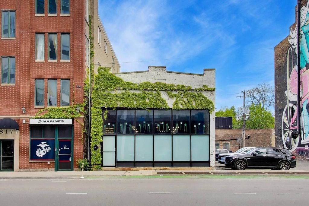 815 N Milwaukee Avenue, Chicago, IL 60642