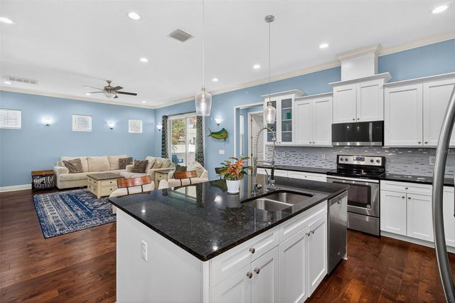 3503 W PRICE AVENUE, Tampa, FL 33611