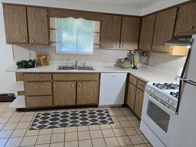 11255 Brokers LANE, North Huntingdon, PA 15642