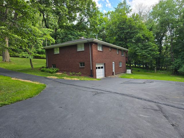 11255 Brokers LANE, North Huntingdon, PA 15642