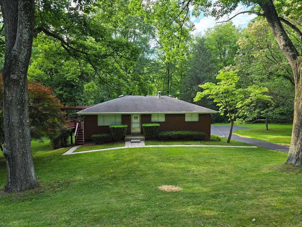 11255 Brokers LANE, North Huntingdon, PA 15642
