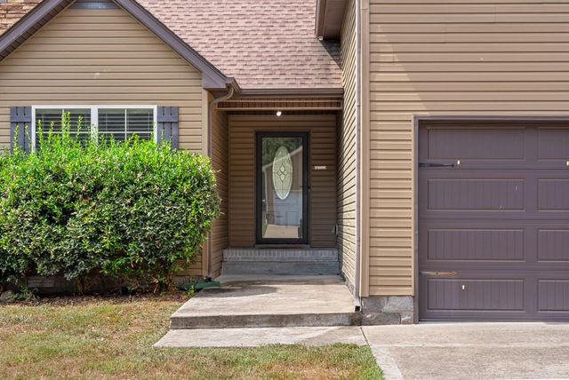 1102 Meachem Dr, Clarksville, TN 37042