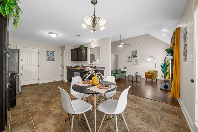 1102 Meachem Dr, Clarksville, TN 37042
