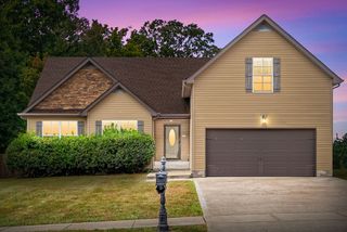 1102 Meachem Dr, Clarksville, TN 37042