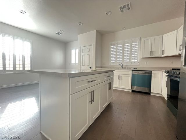 1972 HOLLYWELL Street, Las Vegas, NV 89135