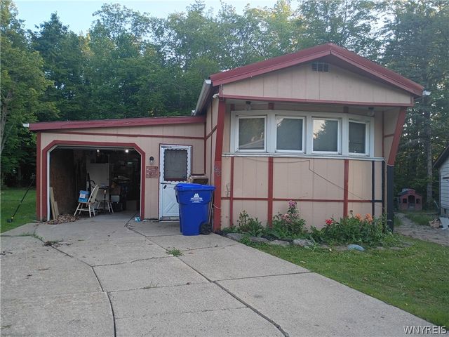 93 Waterview Parkway, Hamburg, NY 14075