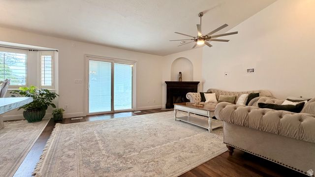 1528 E BUTTERCUP DR, Sandy, UT 84092