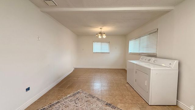 1528 E BUTTERCUP DR, Sandy, UT 84092