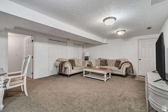 1528 E BUTTERCUP DR, Sandy, UT 84092