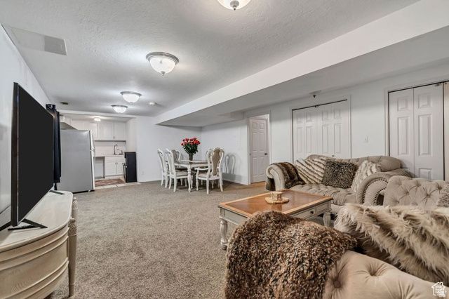1528 E BUTTERCUP DR, Sandy, UT 84092