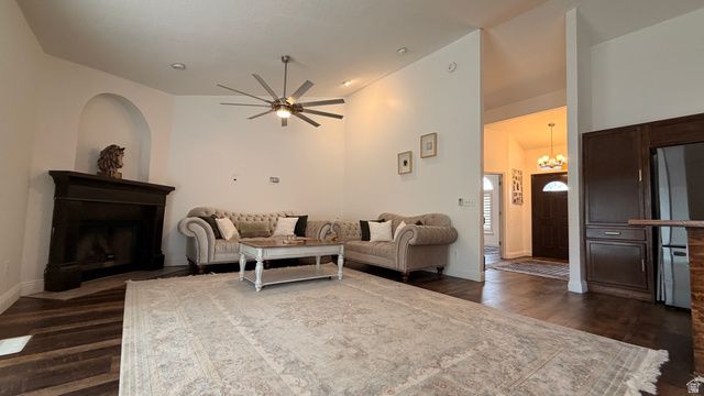 1528 E BUTTERCUP DR, Sandy, UT 84092