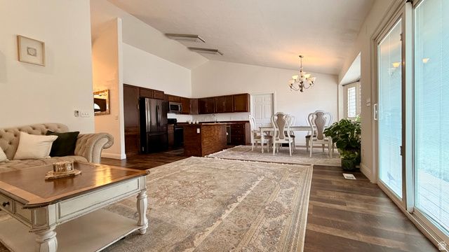 1528 E BUTTERCUP DR, Sandy, UT 84092