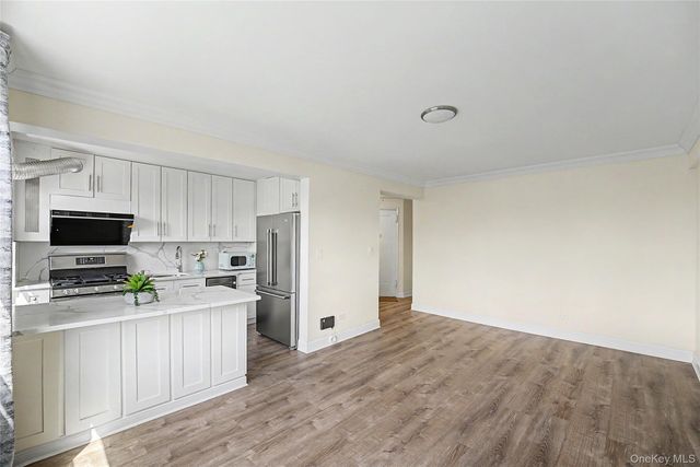 14137 79th Avenue 3O, Flushing, NY 11367