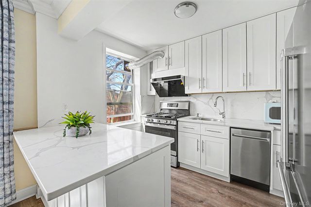 14137 79th Avenue 3O, Flushing, NY 11367
