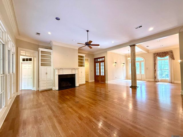 1831 Old Plantation Ln, Baton Rouge, LA 70806