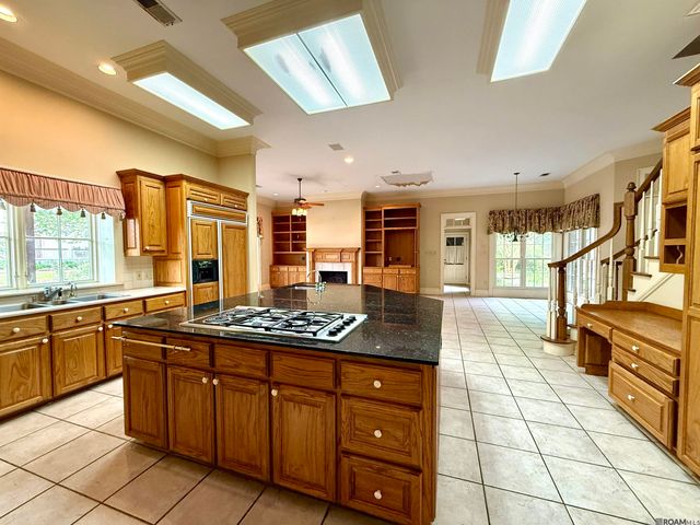 1831 Old Plantation Ln, Baton Rouge, LA 70806