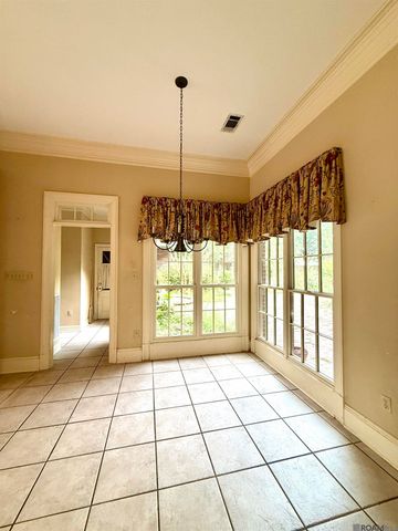 1831 Old Plantation Ln, Baton Rouge, LA 70806