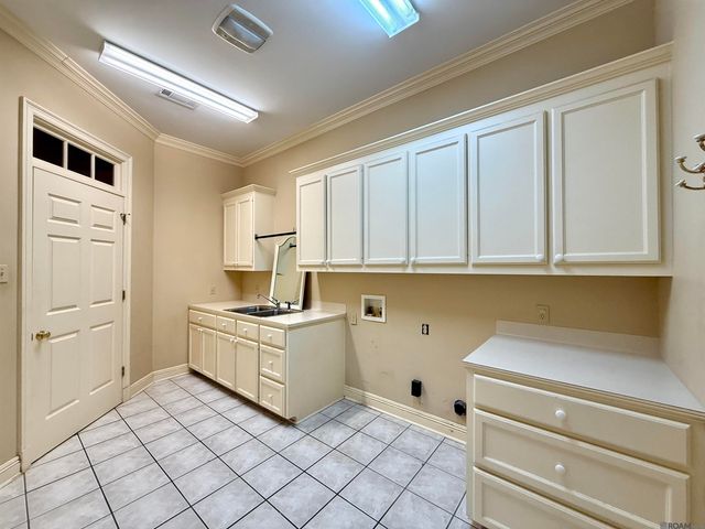 1831 Old Plantation Ln, Baton Rouge, LA 70806