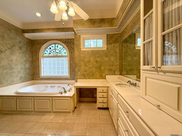 1831 Old Plantation Ln, Baton Rouge, LA 70806