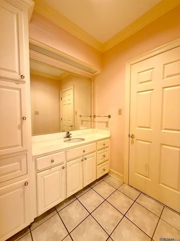 1831 Old Plantation Ln, Baton Rouge, LA 70806
