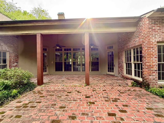 1831 Old Plantation Ln, Baton Rouge, LA 70806