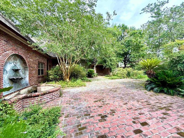1831 Old Plantation Ln, Baton Rouge, LA 70806