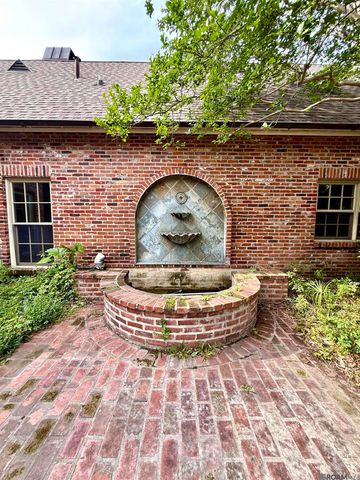 1831 Old Plantation Ln, Baton Rouge, LA 70806