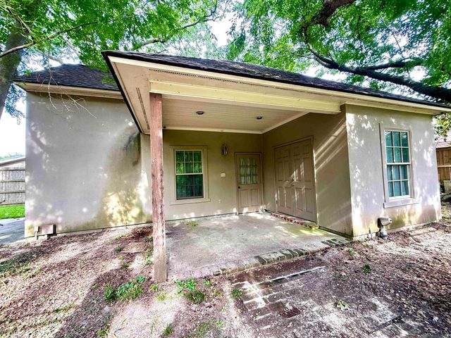 1831 Old Plantation Ln, Baton Rouge, LA 70806