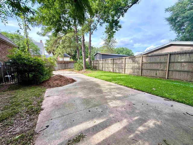 1831 Old Plantation Ln, Baton Rouge, LA 70806