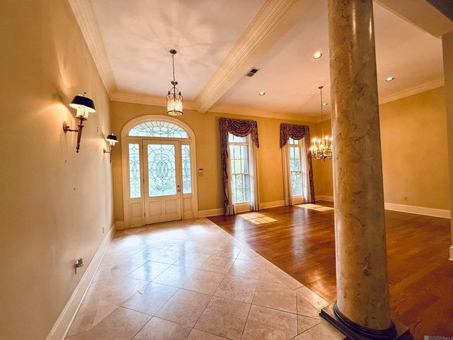 1831 Old Plantation Ln, Baton Rouge, LA 70806