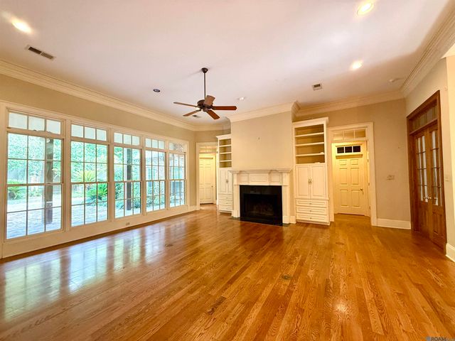 1831 Old Plantation Ln, Baton Rouge, LA 70806