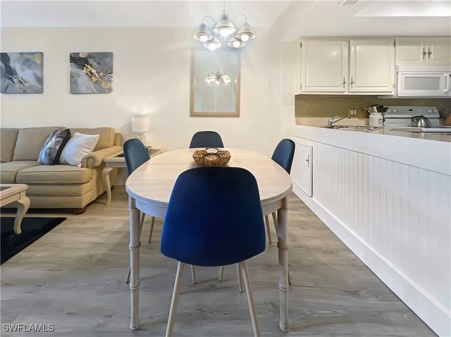 600 Neapolitan WAY 342, Naples, FL 34103