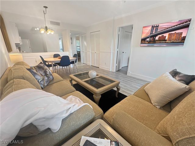 600 Neapolitan WAY 342, Naples, FL 34103