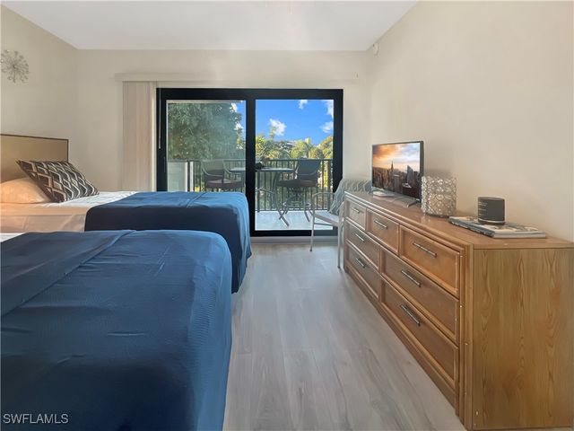 600 Neapolitan WAY 342, Naples, FL 34103