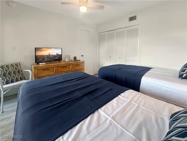 600 Neapolitan WAY 342, Naples, FL 34103