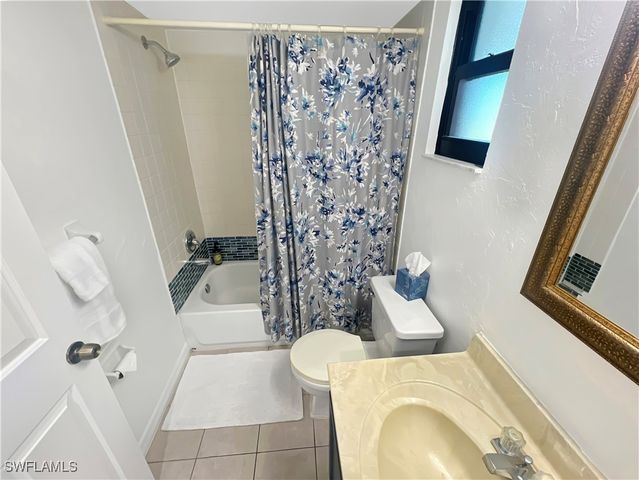 600 Neapolitan WAY 342, Naples, FL 34103