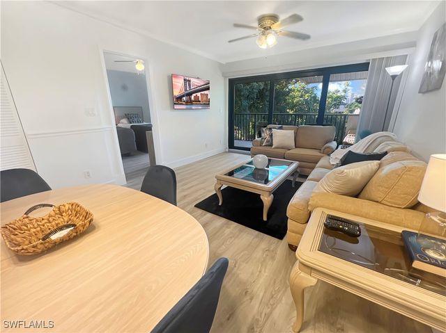 600 Neapolitan WAY 342, Naples, FL 34103