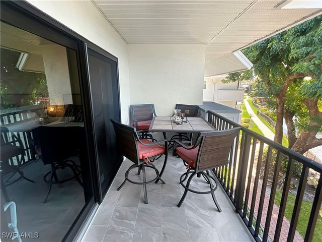 600 Neapolitan WAY 342, Naples, FL 34103