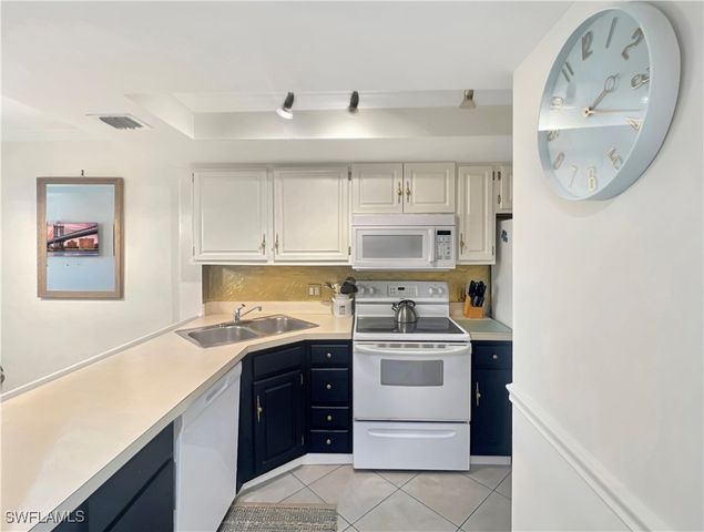 600 Neapolitan WAY 342, Naples, FL 34103