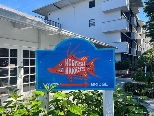 600 Neapolitan WAY 342, Naples, FL 34103