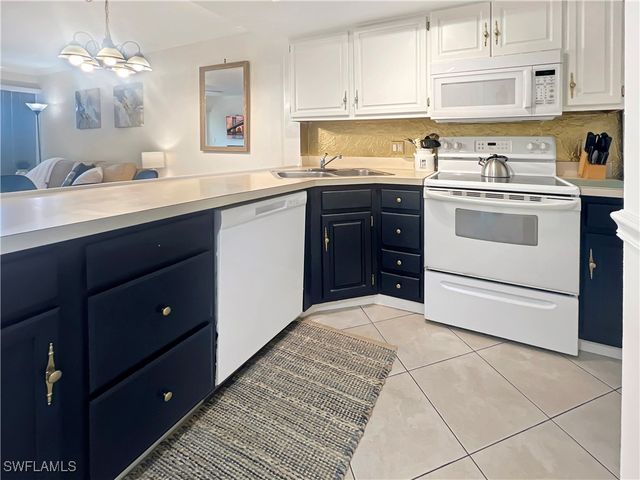 600 Neapolitan WAY 342, Naples, FL 34103