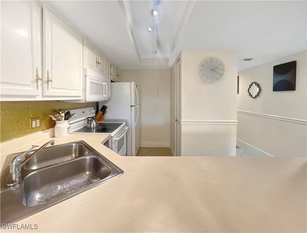 600 Neapolitan WAY 342, Naples, FL 34103