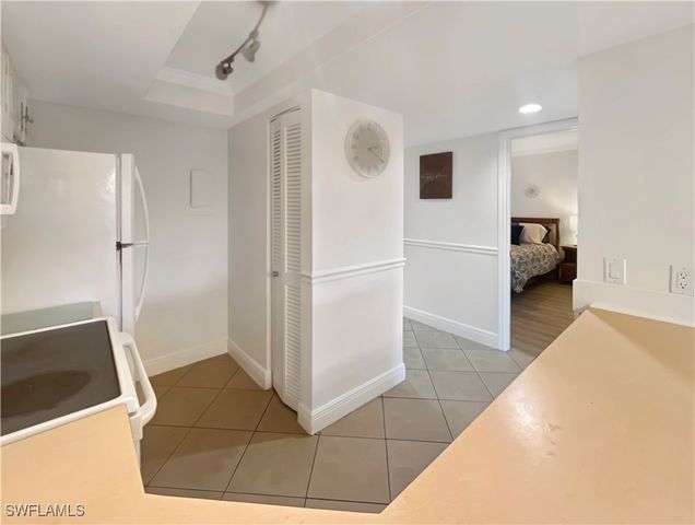 600 Neapolitan WAY 342, Naples, FL 34103