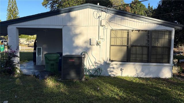 3750 NW 4th Ct, Lauderhill, FL 33311