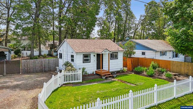 4586 Reimann St NE, Salem, OR 97305