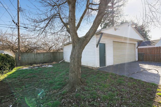 3851 Fairmoor Road, Columbus, OH 43228