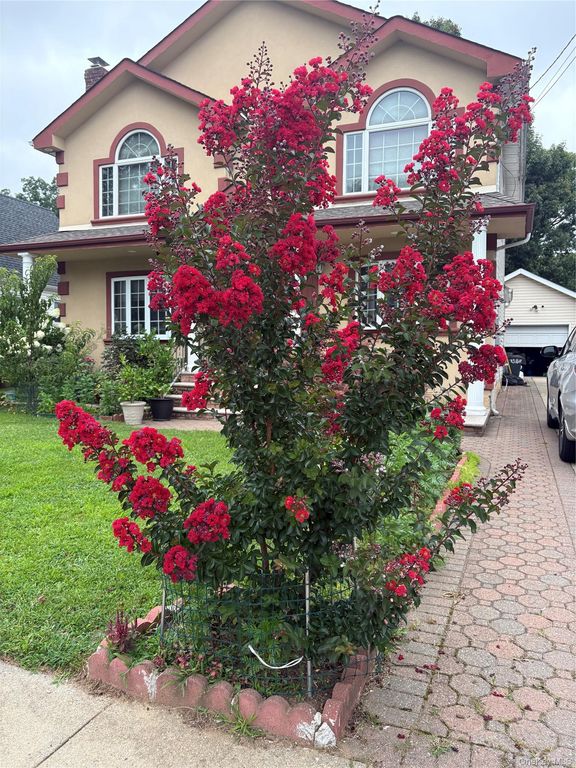 43 Baxter Avenue, New Hyde Park, NY 11040 — exterior