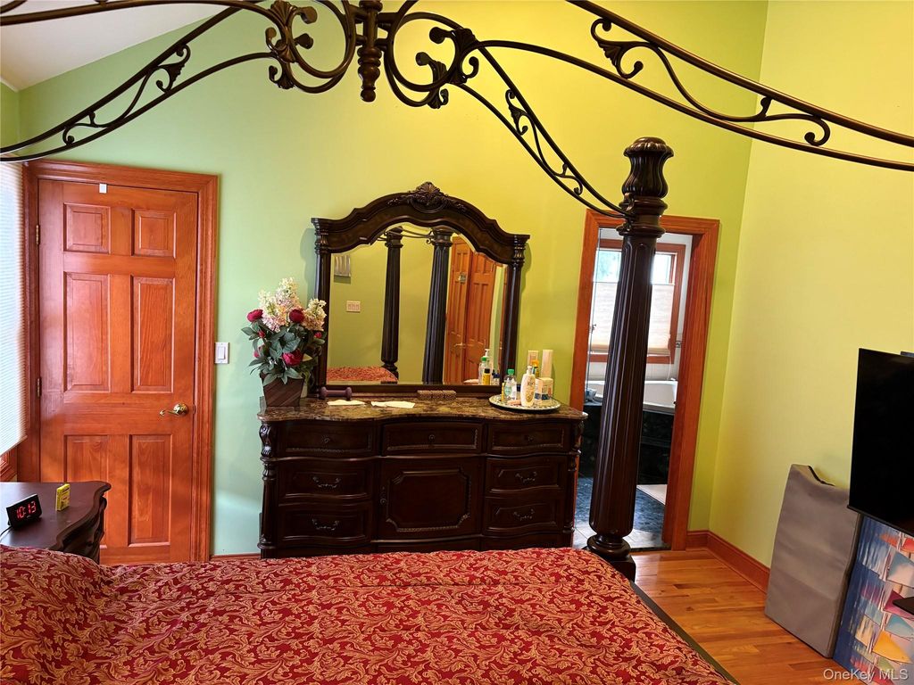 43 Baxter Avenue, New Hyde Park, NY 11040 — photo 4