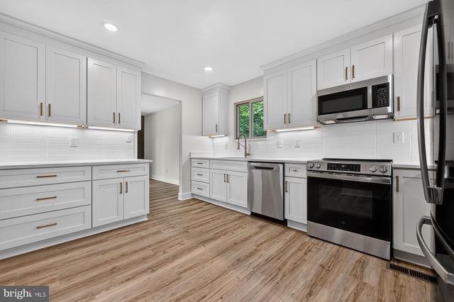 282 RIVERSIDE DR, Pasadena, MD 21122
